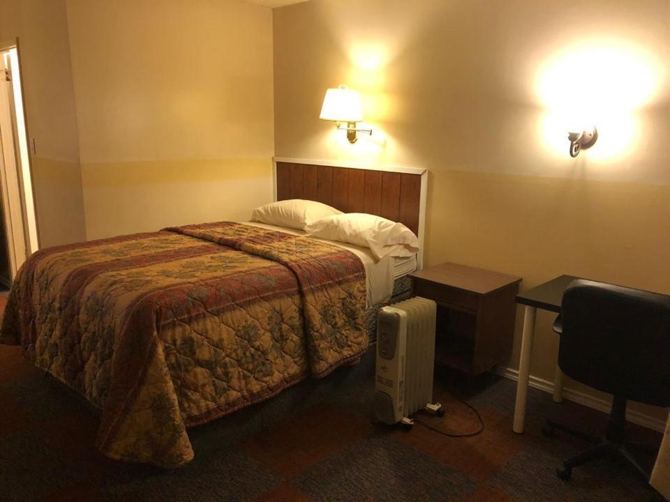 Hillcrest Motel Manning Εξωτερικό φωτογραφία